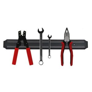 Suport magnetic pentru agățarea uneltelor sau cuțitelor