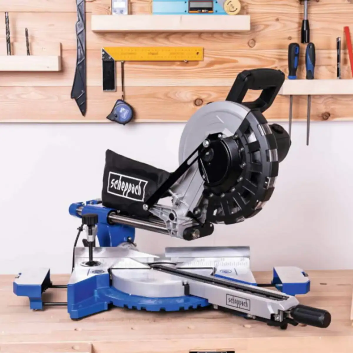 Potezna-zajeralna-zaga-HM254-SOFT-START-90mm-Scheppach-2.webp Fierăstrău circular staţionar cu sanie de glisare HM254 | SOFT START | 90mm | Scheppach