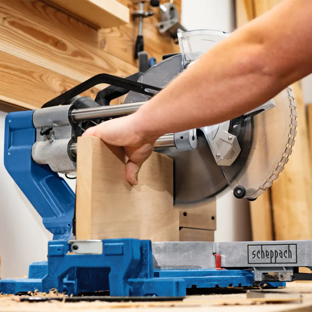 Fierăstrău circular staţionar cu sanie de glisare HM305SL | 180mm | 2000W | Scheppach