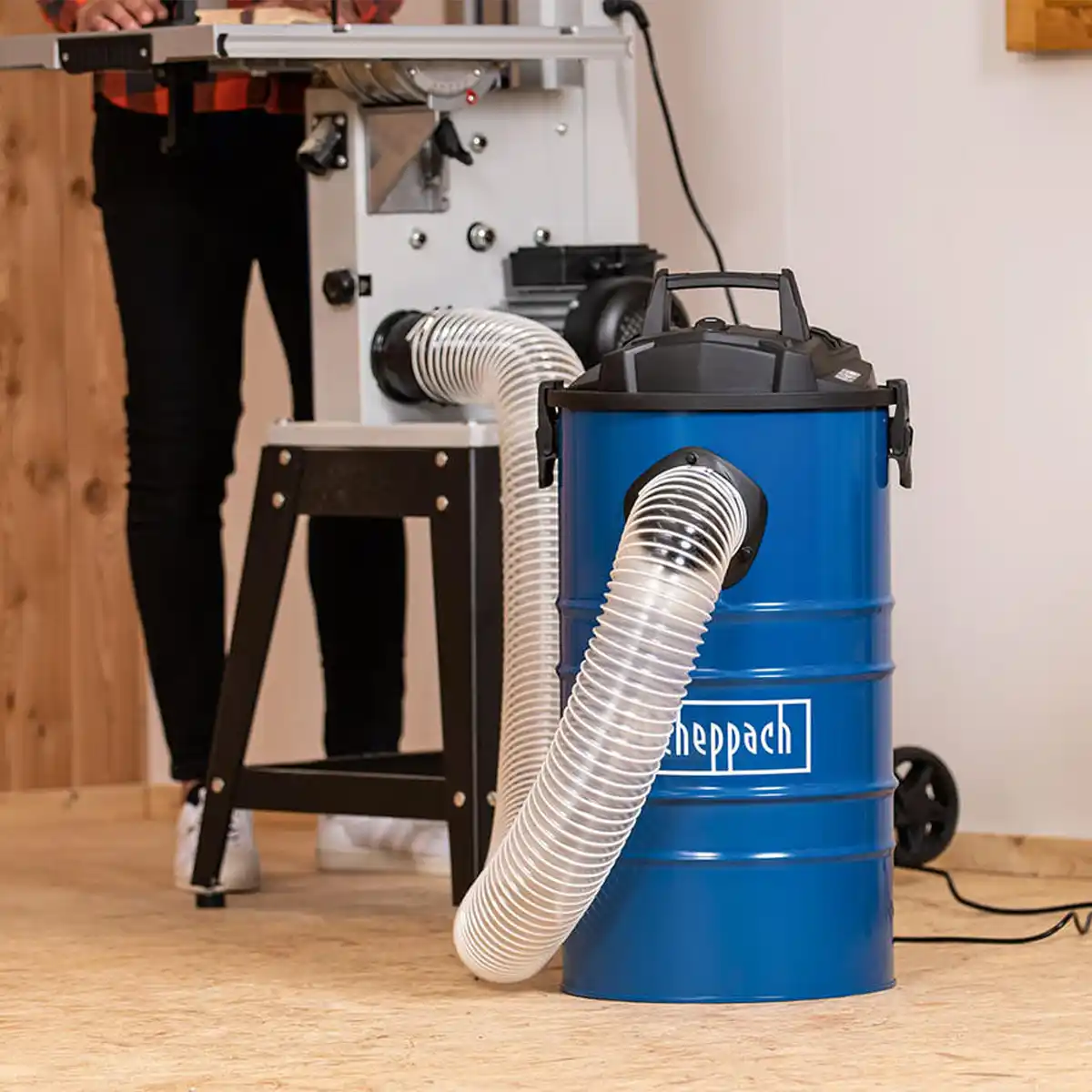 Sesalnik-za-zaganje-DC100-2.webp Aspirator pentru rumeguș DC100 | 65L | 1200W